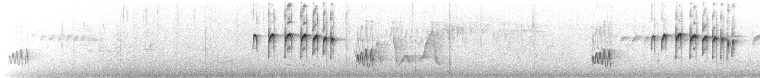 Stripe-crowned Spinetail - ML638193811