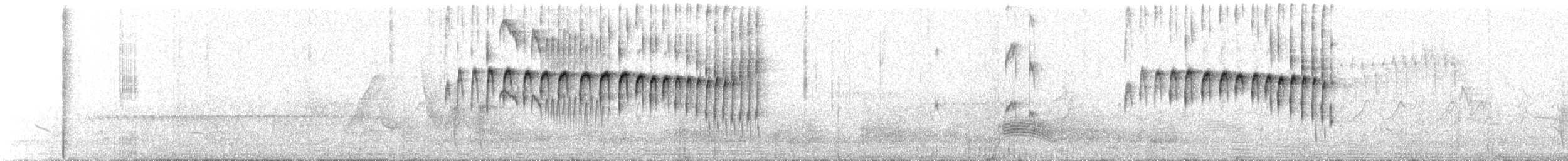Stripe-crowned Spinetail - ML638193814