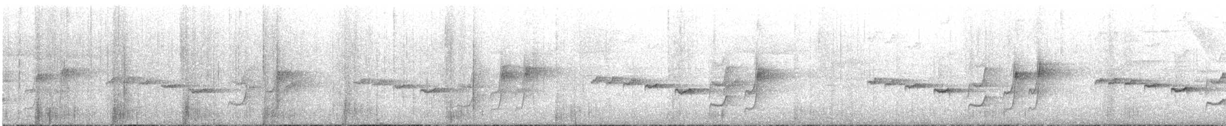 Gray-throated Leaftosser - ML641778334