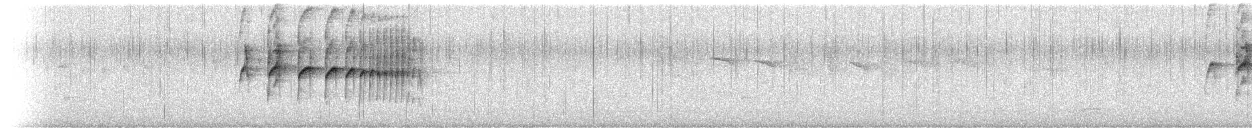 Stripe-crowned Spinetail - ML643949734