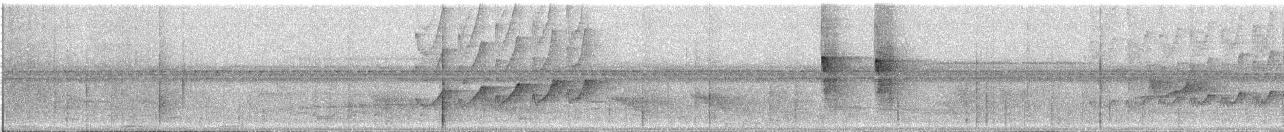 Gray-throated Leaftosser - ML644896236