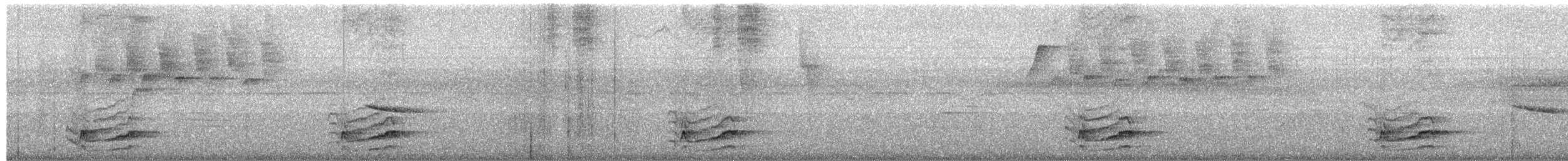 Zimtkehl-Baumspäher - ML659058314